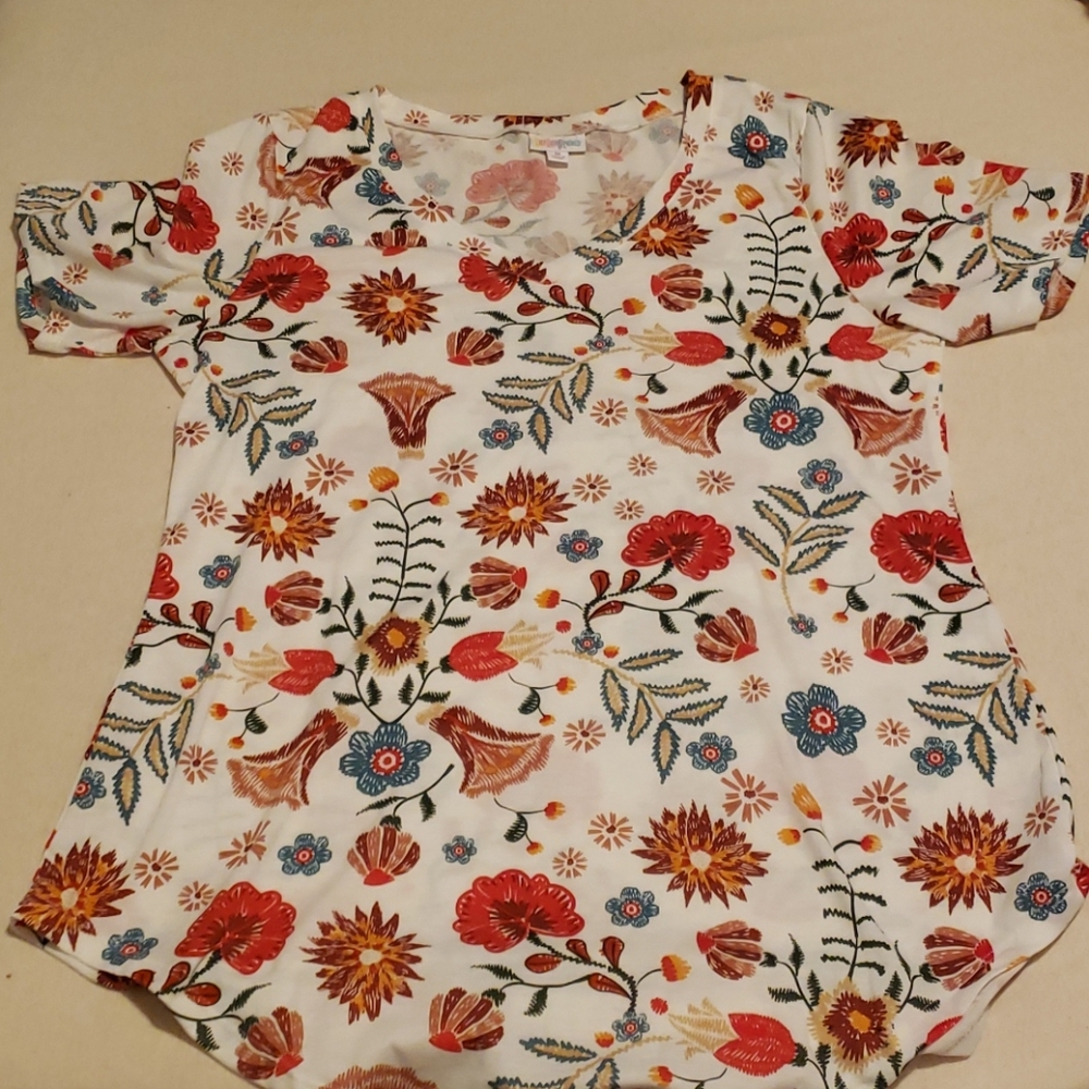Lularoe Iris Tee white floral